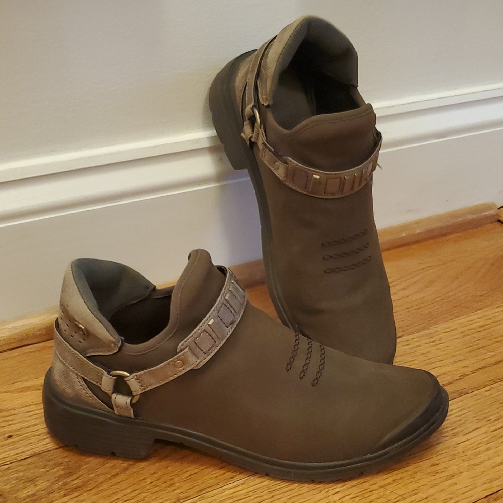 Bzees Barista Lightweight Booties Size 7